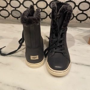 NWT Ugg Croft Lace Up Sneakers